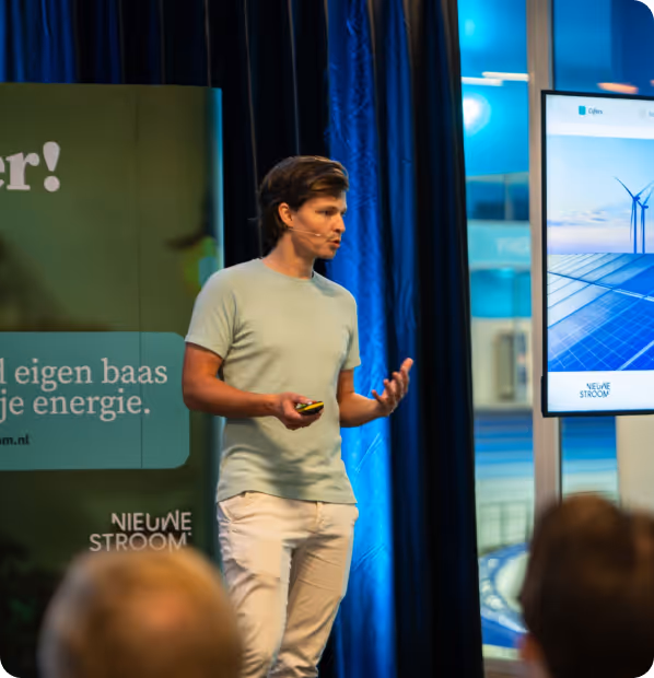 Academy-spreker Danny Oosterveer op een podium.